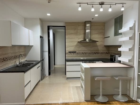 bathroom and kitchen of The Madison