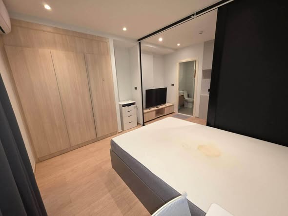 bedroom and room interior of The Matt Sathorn-Thaphra