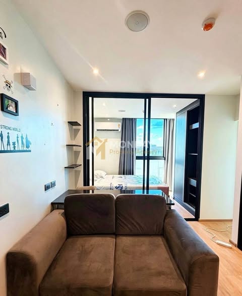 living room and room interior of The Matt Sathorn-Thaphra