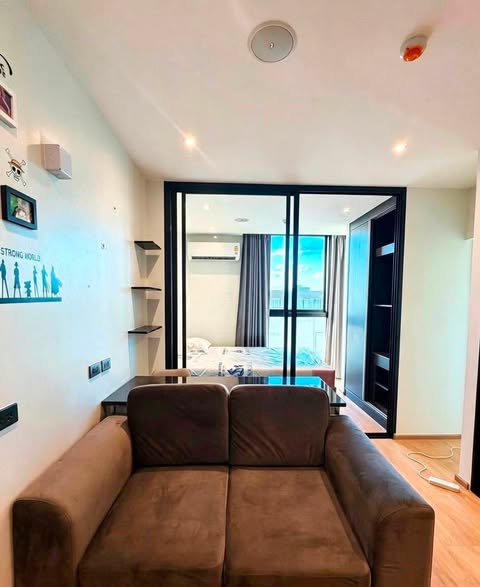 living room and room interior of The Matt Sathorn-Thaphra