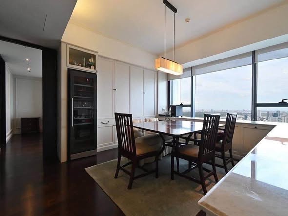 kitchen of The Met Condominium