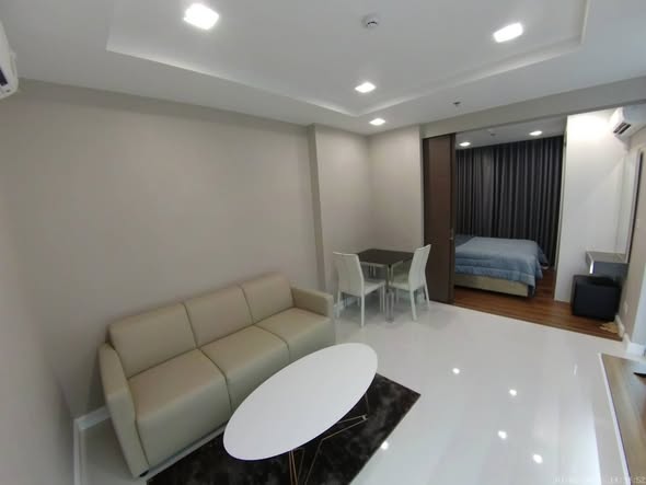 bedroom of The Metropolis Samrong
