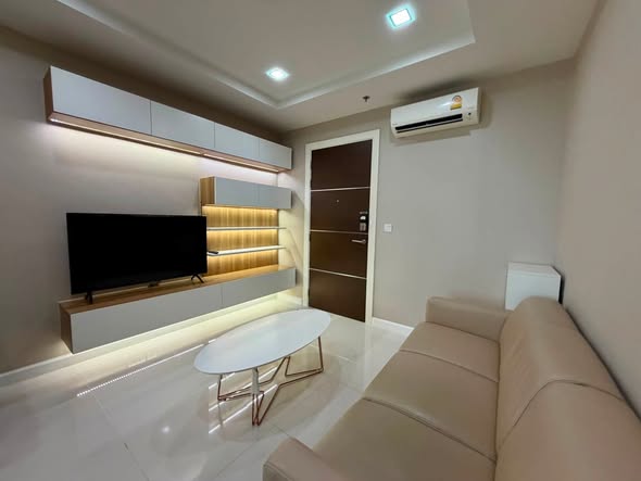 bedroom of The Metropolis Samrong