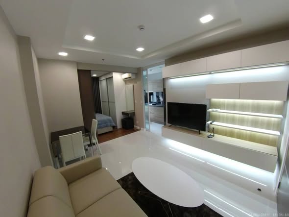 bedroom of The Metropolis Samrong