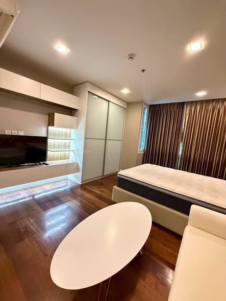 bedroom and room interior of The Metropolis Samrong
