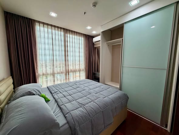 bedroom and room interior of The Metropolis Samrong