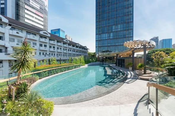 pool of The Monument Thong Lo