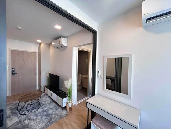 bedroom and room interior of The Nest Chula-Samyan