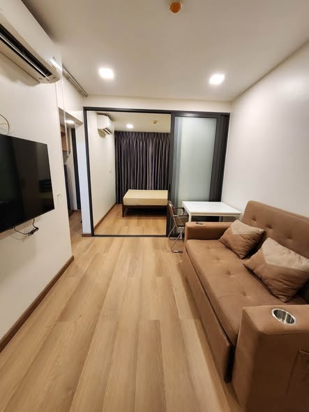 bedroom and room interior of The Nest Chula-Samyan