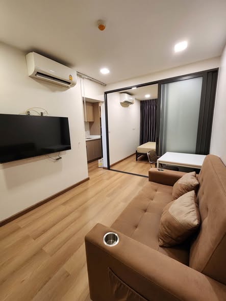 bedroom and room interior of The Nest Chula-Samyan