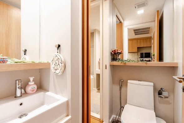 bathroom of The Nest Ploenchit