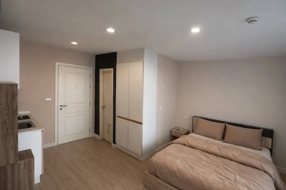 bedroom and room interior of The Nest Sukhumvit 22
