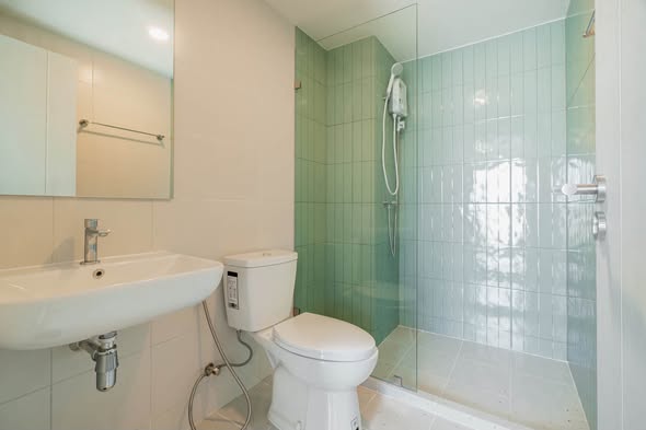 bathroom of THE ORIGIN SUKHUMVIT – PRAKSA สำนักงานขายคอนโด