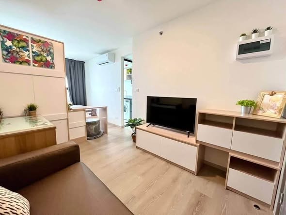 living room of THE ORIGIN SUKHUMVIT – PRAKSA สำนักงานขายคอนโด