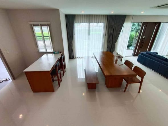 room interior of The Palm Bangna-Wongwaen
