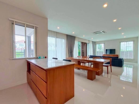 room interior of The Palm Bangna-Wongwaen
