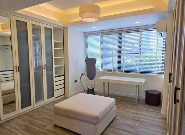 bedroom and room interior of The PARK LANE Townhouses