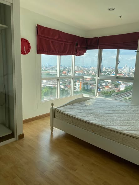 bedroom of The Parkland Taksin -Tha Phra