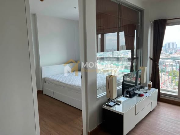 bedroom of The Parkland Taksin -Tha Phra