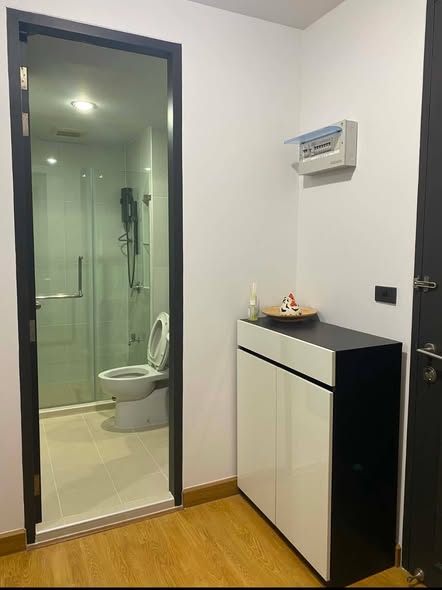 room interior and bathroom of The Parkland Taksin -Tha Phra
