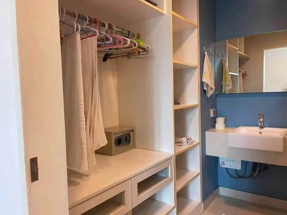 bathroom of The Politan Aqua