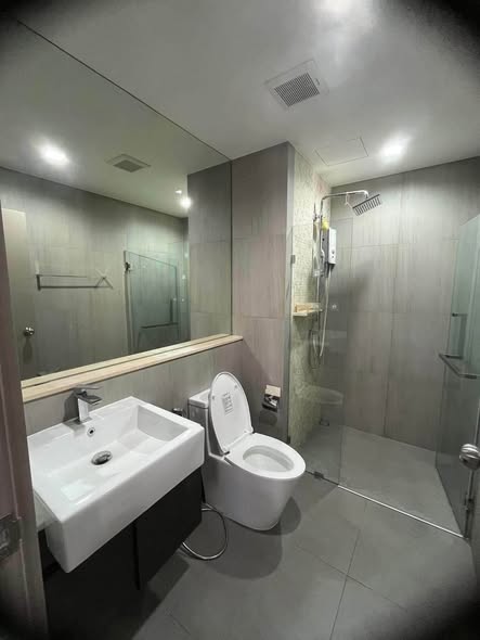 bathroom of The Politan Aqua