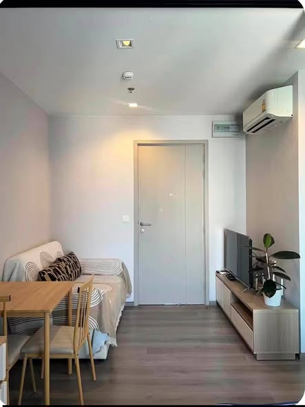 bedroom and room interior of The Politan Rive
