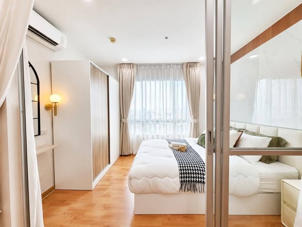 bedroom and room interior of The President Sathon-Ratchaphruek 1
