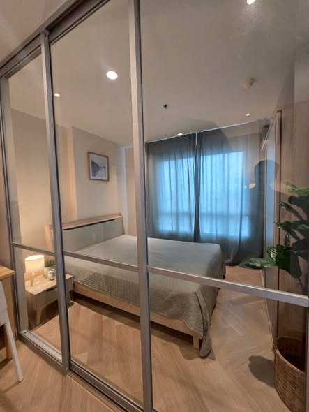 bedroom and room interior of The President Sathon-Ratchaphruek 1