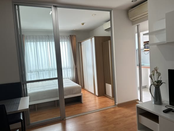 bedroom and room interior of The President Sathon-Ratchaphruek 1