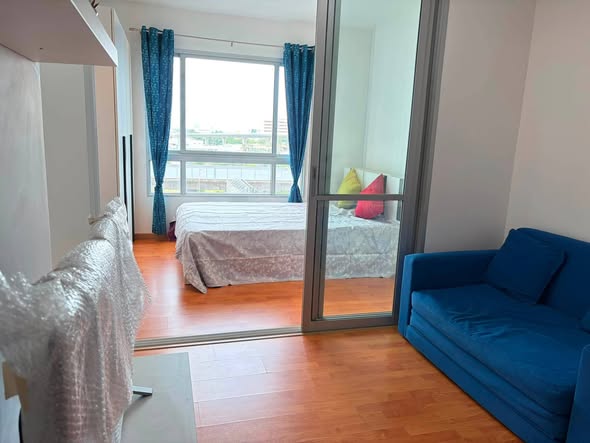 bedroom and living room of The President Sathon-Ratchaphruek 2