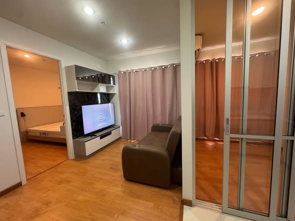 bedroom and room interior of The President Sukhumvit Samut Prakan
