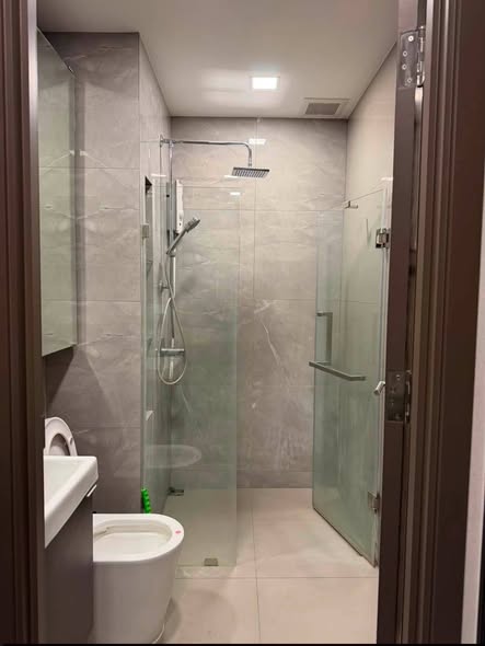 room interior and bathroom of The Privacy Jatujak