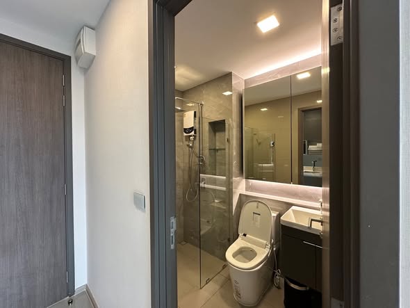 room interior and bathroom of The Privacy Jatujak