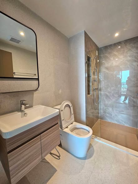 bathroom of The Privacy S101