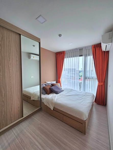 bedroom of The Privacy S101