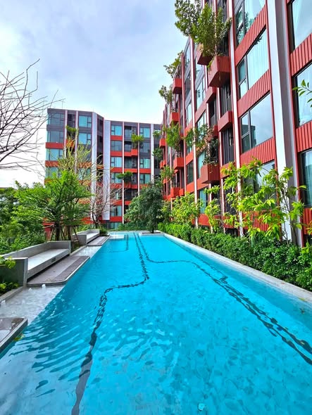 pool of The Privacy S101
