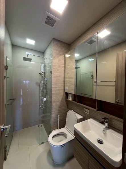 room interior and bathroom of The Privacy Taopoon Interchange
