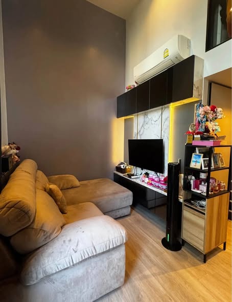 living room and bathroom of The Reserve Phahol-Pradipat