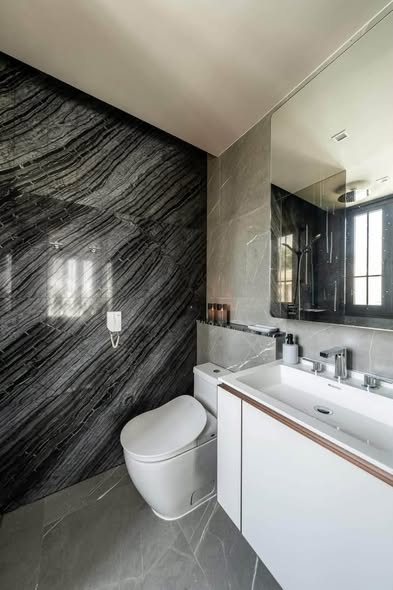 bathroom of The Reserve Sukhumvit 61