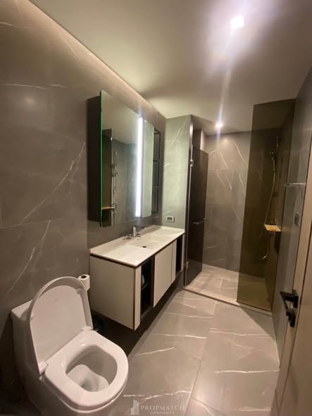 bathroom of The Reserve Sukhumvit 61