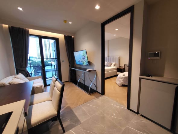 bedroom and room interior of The Reserve Sukhumvit 61