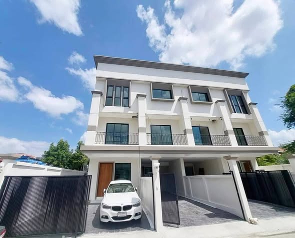 The Rich Biz Home Sukhumvit 105