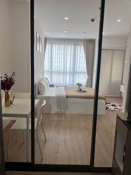 bedroom and room interior and bathroom of The Rich Rama 9 – Srinagarindra