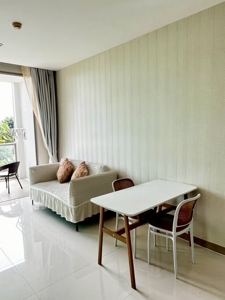 living room and room interior of The Riviera Wongamat Beach : เดอะ ริเวียร่า วงศ์อมาตย์ บีช