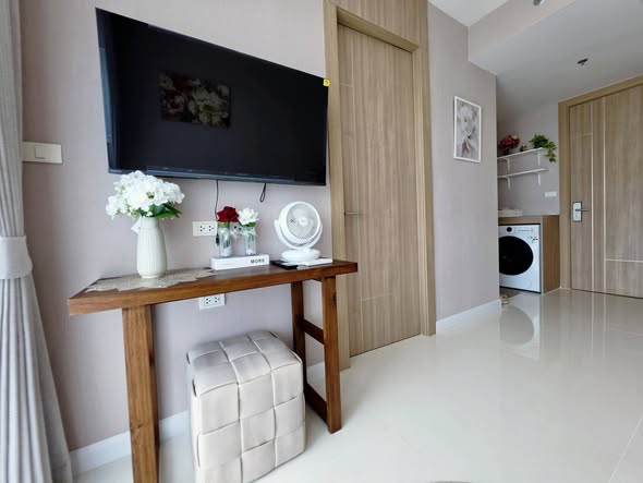 room interior and bathroom of The Riviera Wongamat Beach : เดอะ ริเวียร่า วงศ์อมาตย์ บีช