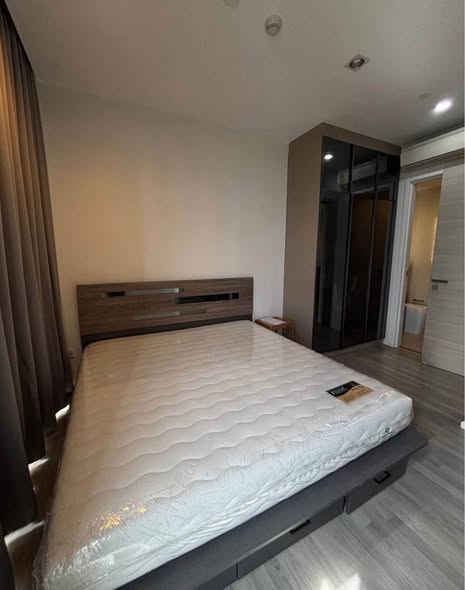 bedroom of The Room Sathon @ St. Louis