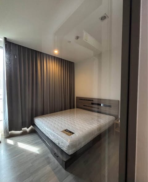 bedroom and room interior of The Room Sathon @ St. Louis