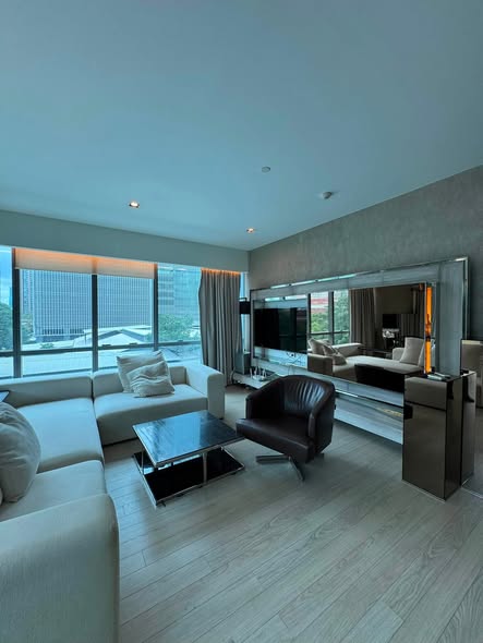 living room of The Room Sukhumvit 21