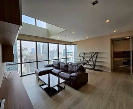 living room of The Room Sukhumvit 21